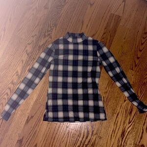 Blue and white checkered turtle kneck